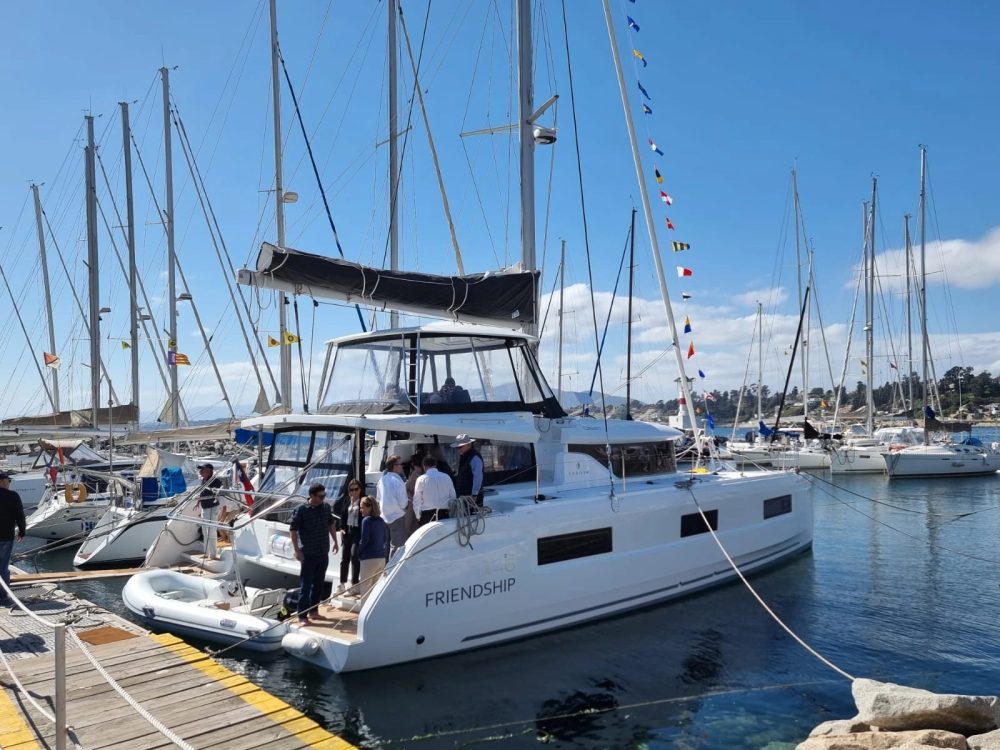 Catamarán Lagoon 46 en la marina